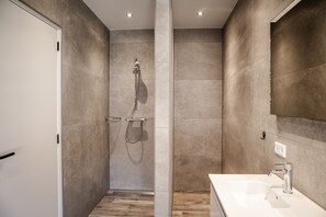 Shower, free toiletries, towels, toilet paper