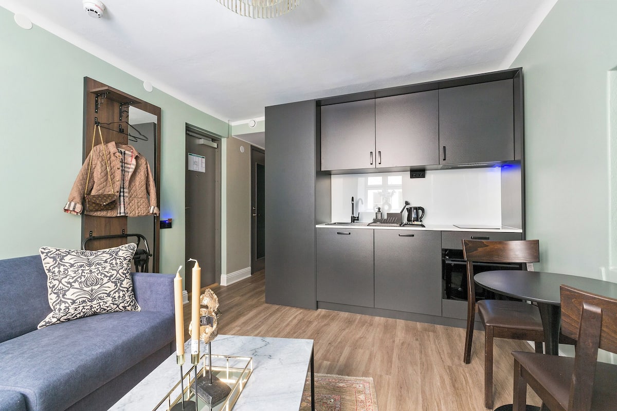 Superior Apartment | Skrivebord for bærbar PC, lydisolert, wi-fi (inkludert) og sengetøy