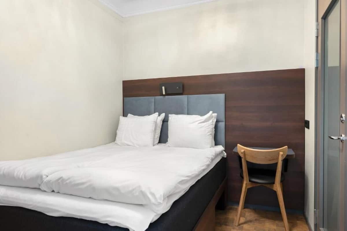 Laptop workspace, soundproofing, free WiFi, bed sheets