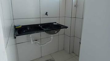 Chuveiro, papel higiênico