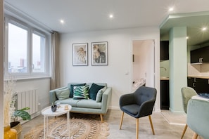 TV - Le Colbert - Appt moderne pour 4 voyageurs (Bobigny)