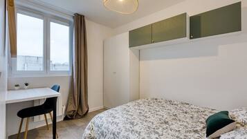 2 slaapkamers, een strijkplank/strijkijzer, gratis wifi, beddengoed