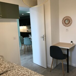 2 chambres, fer et planche à repasser, Wi-Fi gratuit, draps fournis