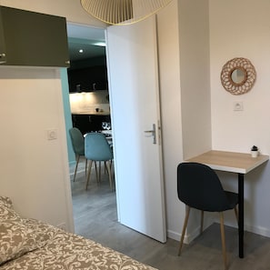 2 chambres, fer et planche Ă repasser, Wi-Fi gratuit, draps fournis