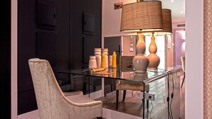 A modern room with a glass table, a chair, and a lamp. - Genteel Home Betis XVII (Seville)