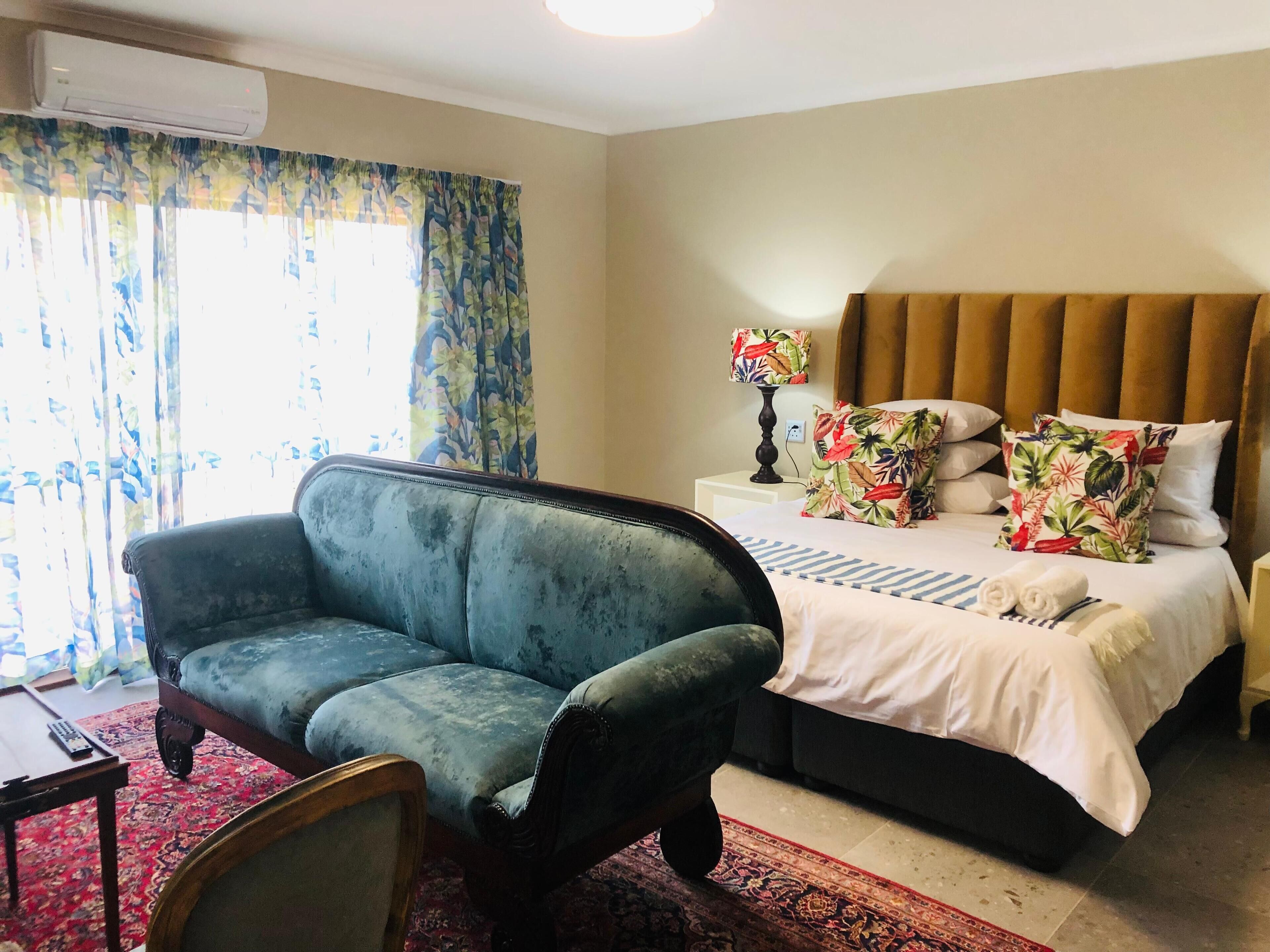 Executive kamer, 2 eenpersoonsbedden, en-suite badkamer, uitzicht op tuin | Een minibar, individueel gedecoreerd, individueel gemeubileerd