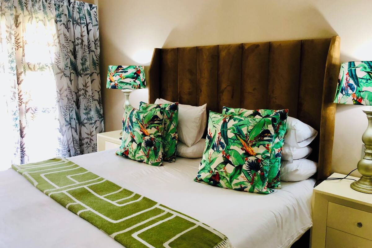Minibar, desk, free WiFi, individually decorated