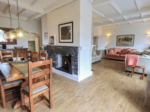 Cottage | Interior