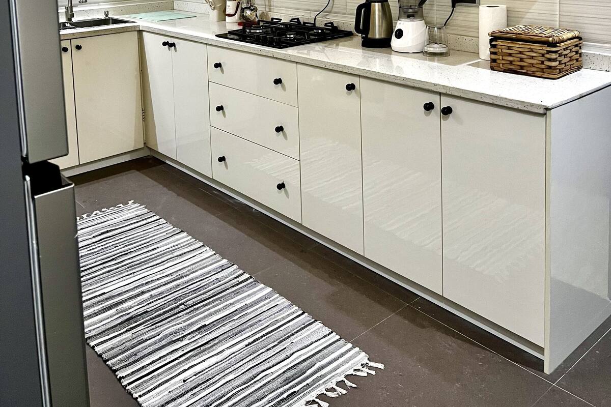 Luxury Apartment, Ensuite | Dapur peribadi | Tisu
