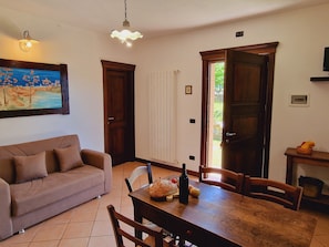Interior - 2 apartments rented together with private pool, sleeps 9, walk to restaurants (Villetta)