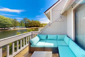 Terrace/patio - Sea Colony condo with water views, pools, beach access, tennis, & private deck (Bethany Beach)