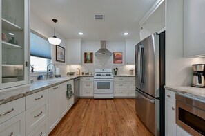 Frigorifero, forno, piano cottura