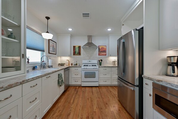 Kühlschrank, Ofen, Herdplatte