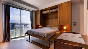 Studio Basic, 1 Tempat Tidur Double, pemandangan laut | 1 kamar tidur, setrika/meja setrika, dan seprai linen