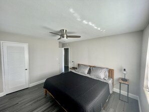 3 camere, una scrivania, ferro/asse da stiro, culla da viaggio