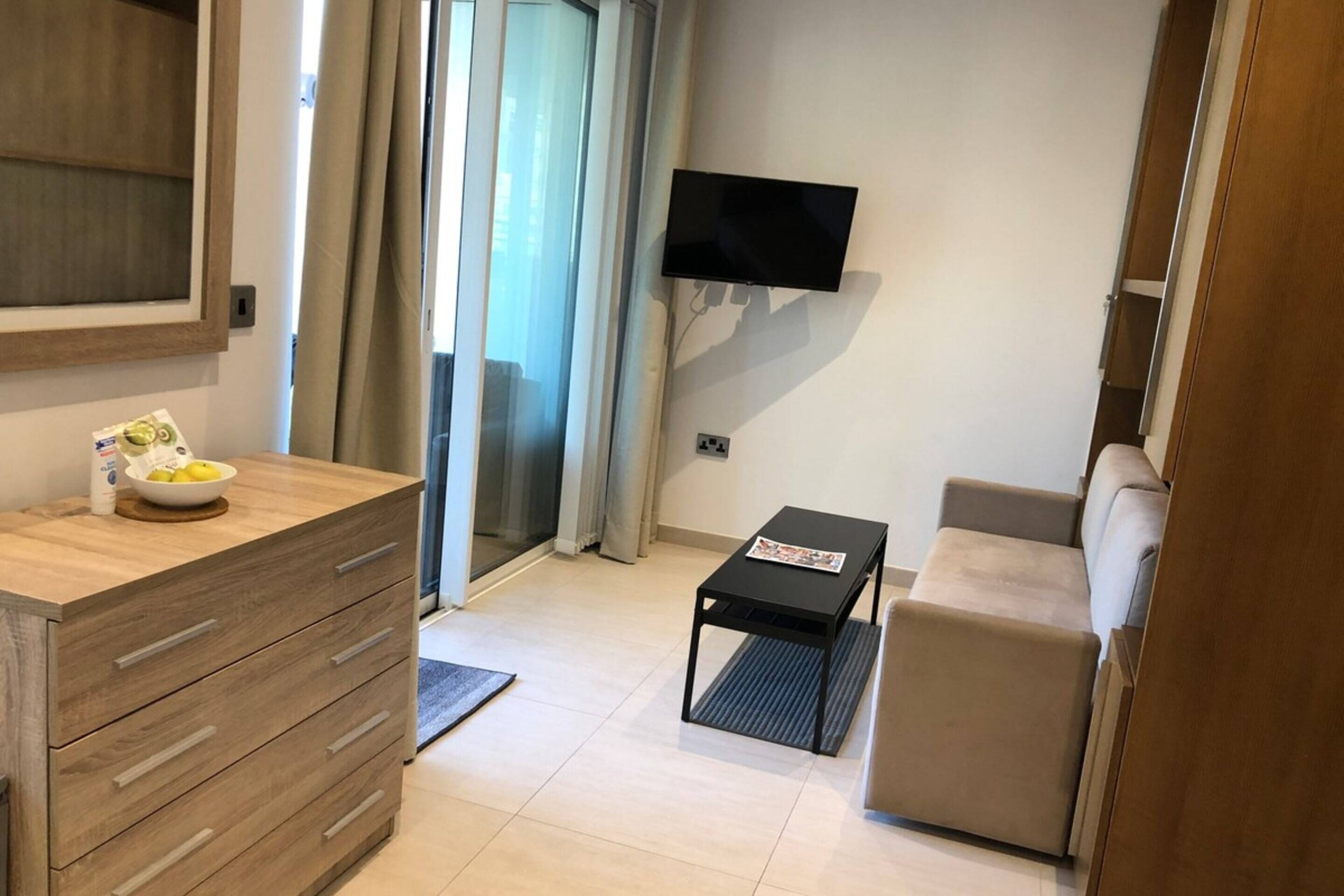 Westone Suite710-hosted by Sweetstay