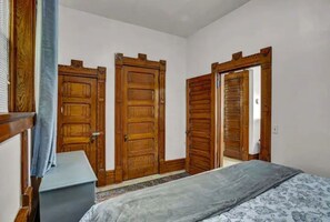 1 bedroom, desk, iron/ironing board, free WiFi