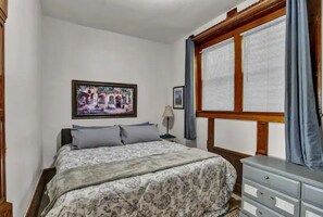 1 bedroom, desk, iron/ironing board, free WiFi - Craftsman charm King Bedroom Private Condo Unit walk to hospital &  capitol (Topeka)