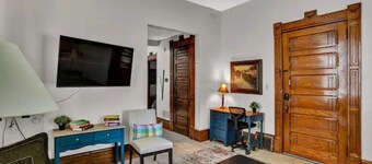 Craftsman charm King Bedroom Private Condo Unit walk to hospital &  capitol