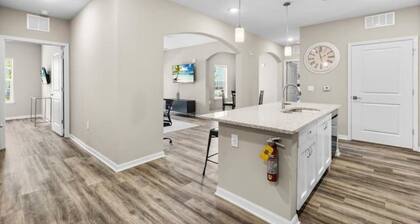Chic 2BR/2BA Condo: Pool & More!