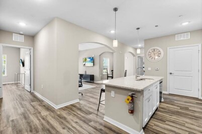 Chic 2BR/2BA Condo: Pool & More!