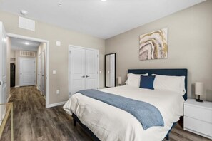 2 soverom, skrivebord, strykejern/-brett og wi-fi (inkludert)