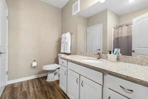 Hårføner, håndklær, såpe og sjampo