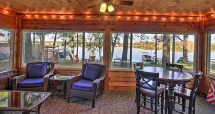 Escape to our cozy Lakeside Cabin-great sunset views-1 hour from Cities
