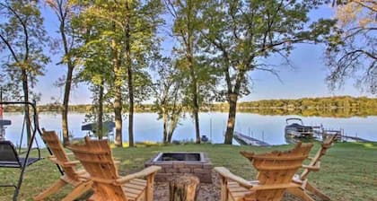 Escape to our updated cozy Lakeside Cabin-great sunset views-1 hour from Cities