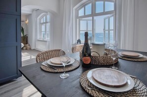 Dining - The Sand Castle - 2 Bedroom Apartment - Tenby (Tenby)