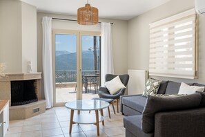 Flat-screen TV, fireplace