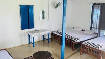 4 bedrooms, iron/ironing board, bed sheets