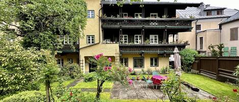 تناول الطعام بالخارج