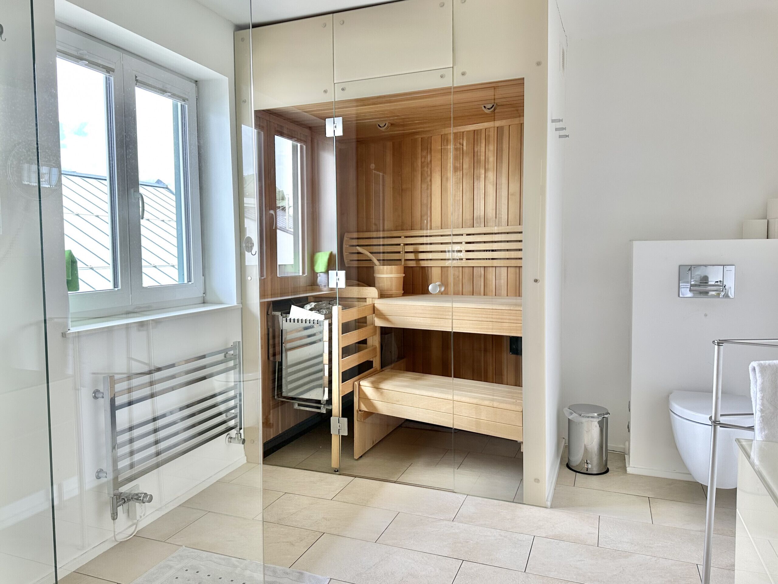 Een douche, een haardroger, handdoeken