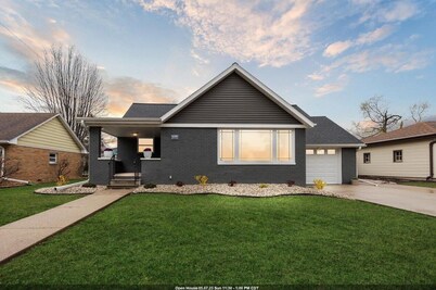 Spacious house near Lambeau and Titletown District