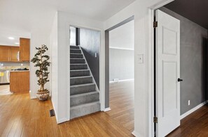 Interior - Spacious house near Lambeau and Titletown District (Green Bay)