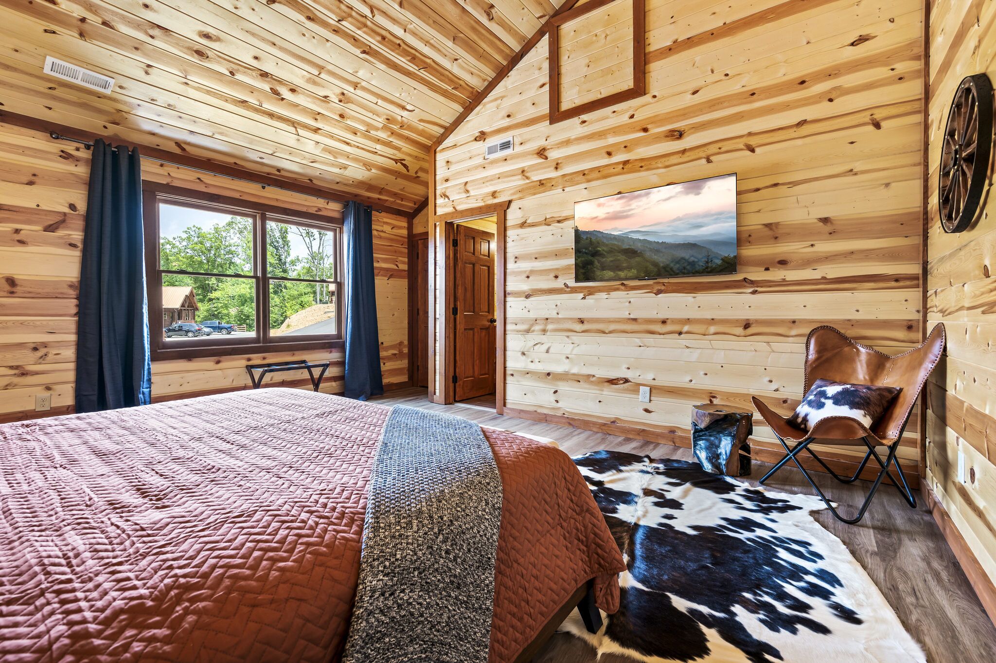 6 soveværelser, skrivebord, strygejern/strygebræt, weekendseng