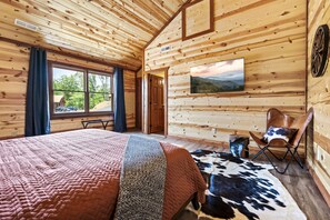 6 bedrooms, desk, iron/ironing board, travel crib - Luxury Views, Sparkling Pool, Giant Theater Oh My! (Sevierville)