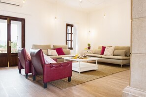 Smart TV, fireplace, stereo - Zetrinet, Villa 5StarsHome Mallorca (Sant Llorenç Des Cardassar)