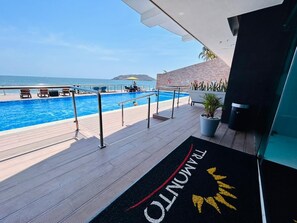 Outdoor pool - Tramonto (Mazatlán)