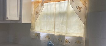 The Sunflower Villa 7 minutes drive to beach