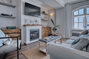 32-Zoll-Smart-TV mit Kabelempfang, Fernseher, Kamin