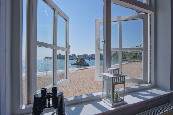 Fridge, microwave, oven, stovetop - The Sand Castle - 2 Bedroom Apartment - Tenby (Tenby)