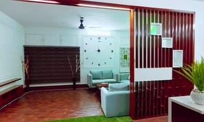 32-Zoll-Smart-TV mit Satellitenempfang, Netflix, Hulu