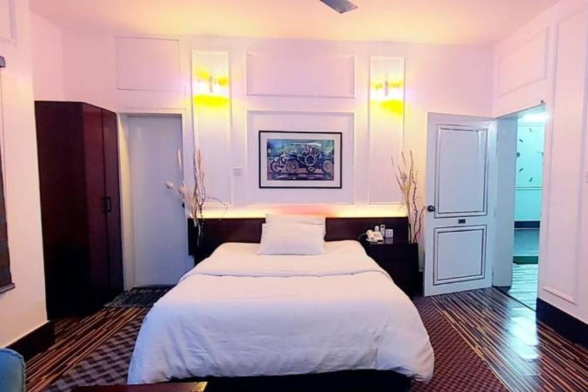 Premium bedding, down duvets, Select Comfort beds, in-room safe
