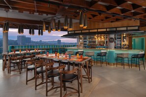 2 bars/lounges - Four Points by Sheraton Kampala (Kampala)