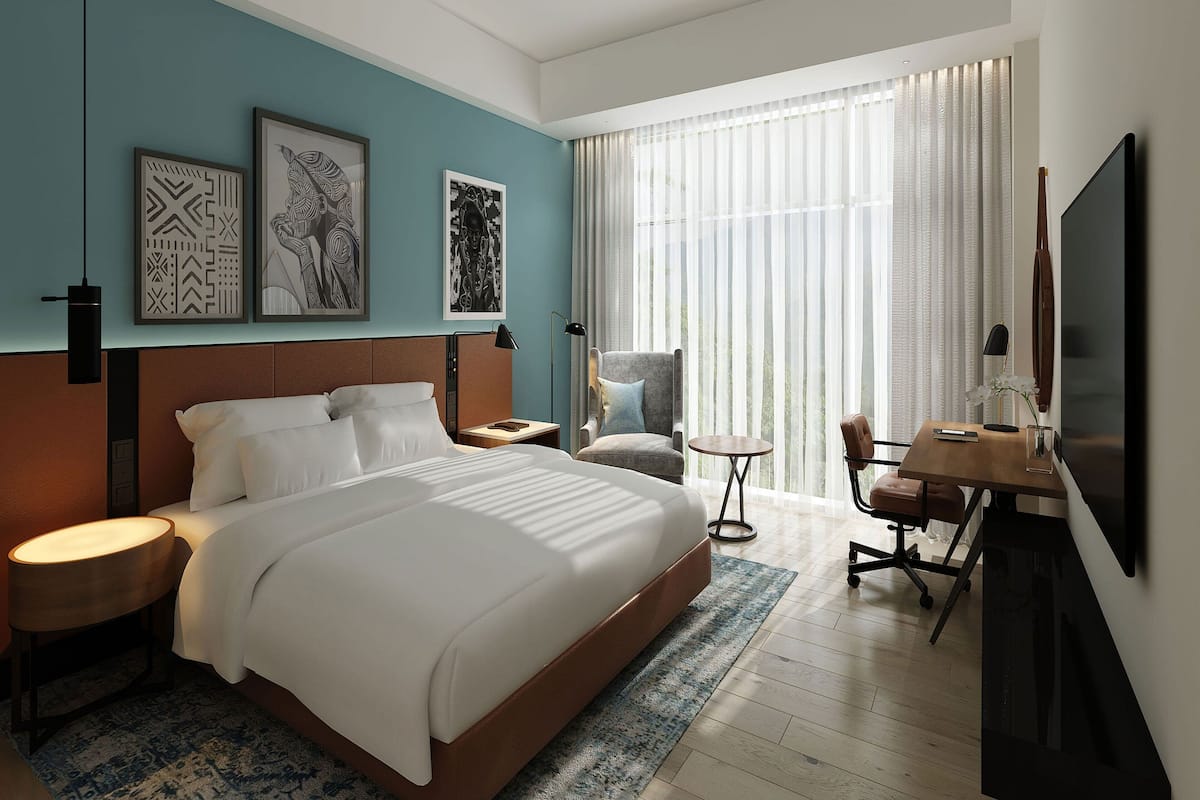 Standard Room, 1 King Bed | In-room safe, desk, laptop workspace, blackout drapes