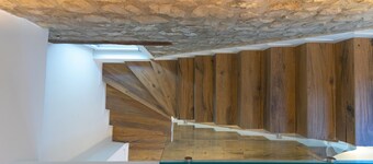 AT WOLF HOUSE, ELEGANT PANORAMIC HOUSE