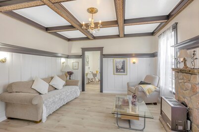 Remodeled elegant house 4br/3ba