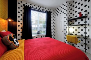 3 bedrooms, desk, iron/ironing board, travel crib